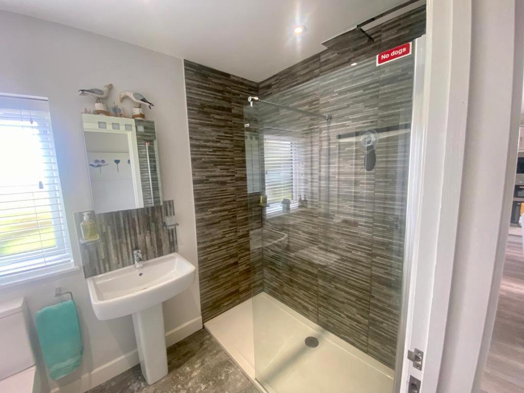 2 Bedroom Cottage Sleeps 4 With Hot-Tub, & Shared Pool Use Сенен Екстериор снимка