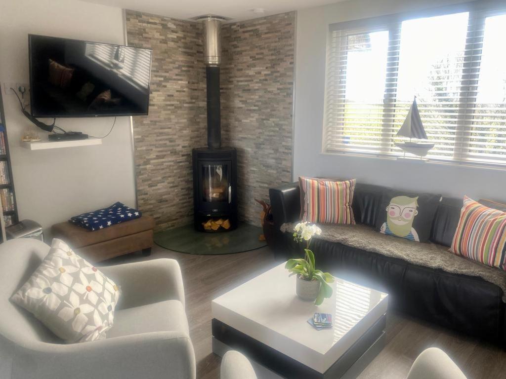 2 Bedroom Cottage Sleeps 4 With Hot-Tub, & Shared Pool Use Сенен Екстериор снимка