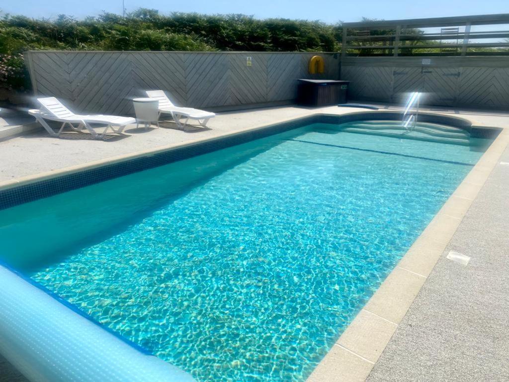 2 Bedroom Cottage Sleeps 4 With Hot-Tub, & Shared Pool Use Сенен Екстериор снимка